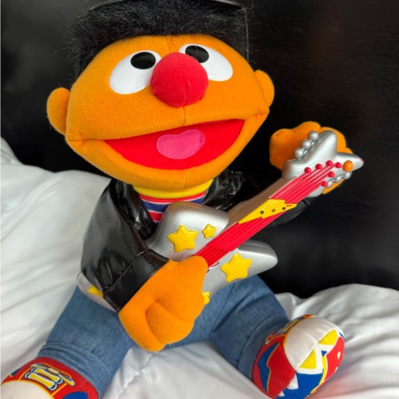 VTG Ernie Rock and Roll Tyco Sesame Street Plush Doll Sings PlayErnie Tyco 1998 - Picture 1 of 5
